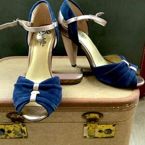 Seychelles peep toe sandals